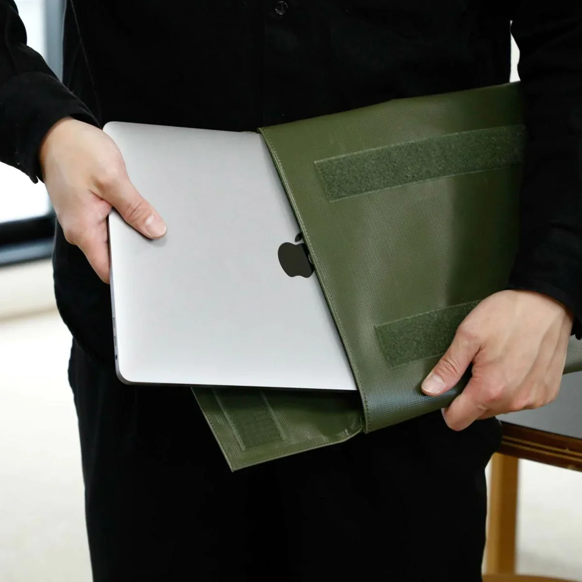 Hightide Penco Carry Tite Case for Laptop (13" & 14") - Image 10